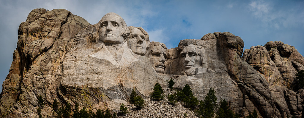 Panoramic view of Mount Rushmore, South Dakota, featuring the likenesses of George Washington, Thomas Jefferson, Theodore Roosevelt, and Abraham Lincoln